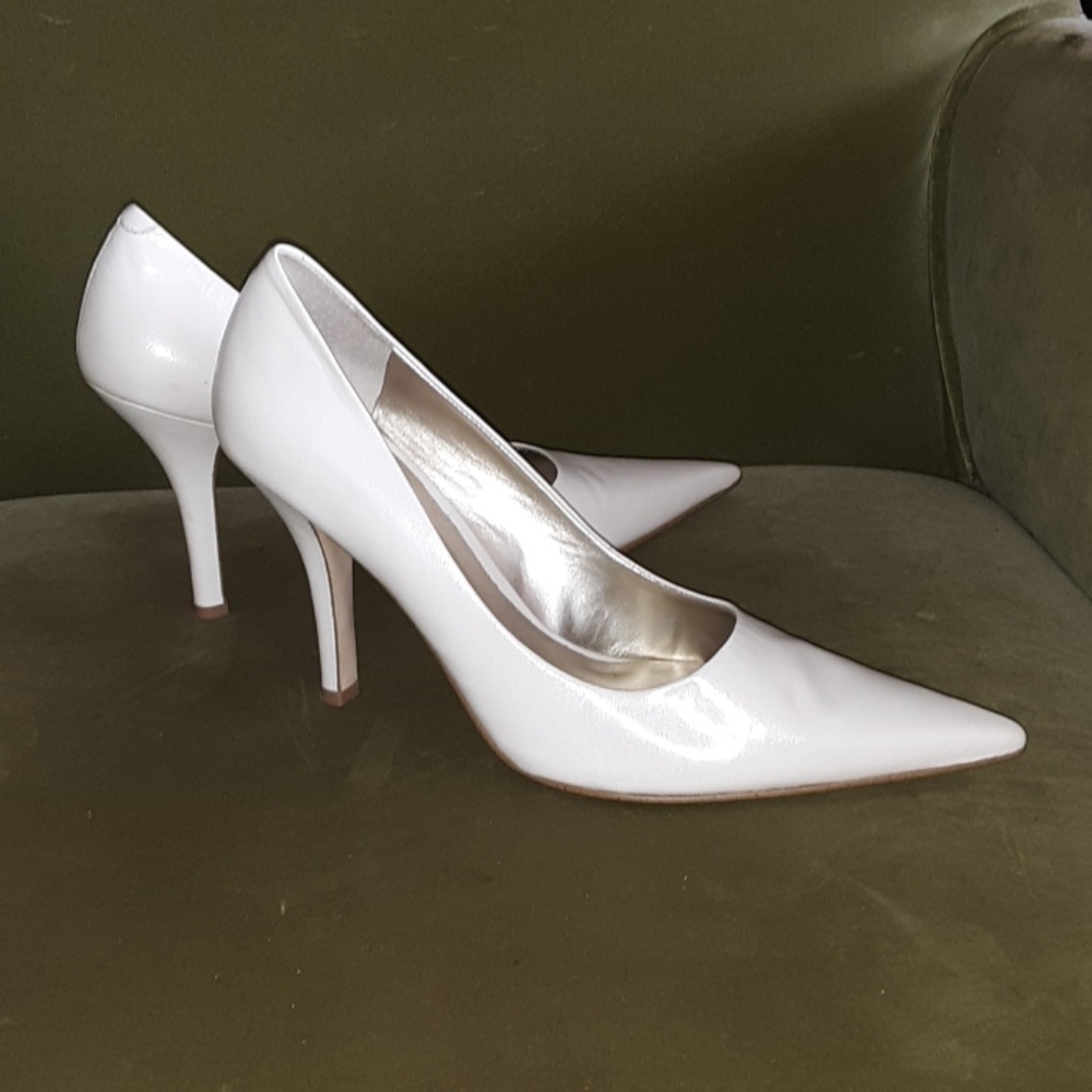 Nine West Size 7M Cream 3 1/2" Heel